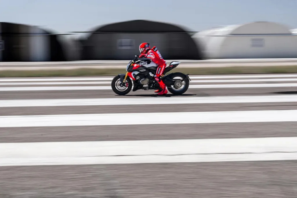 ducati diavel v4 rs 2026 le muscle cruiser qui passe de 0 à 100 kmh en 2,5 secondes 28