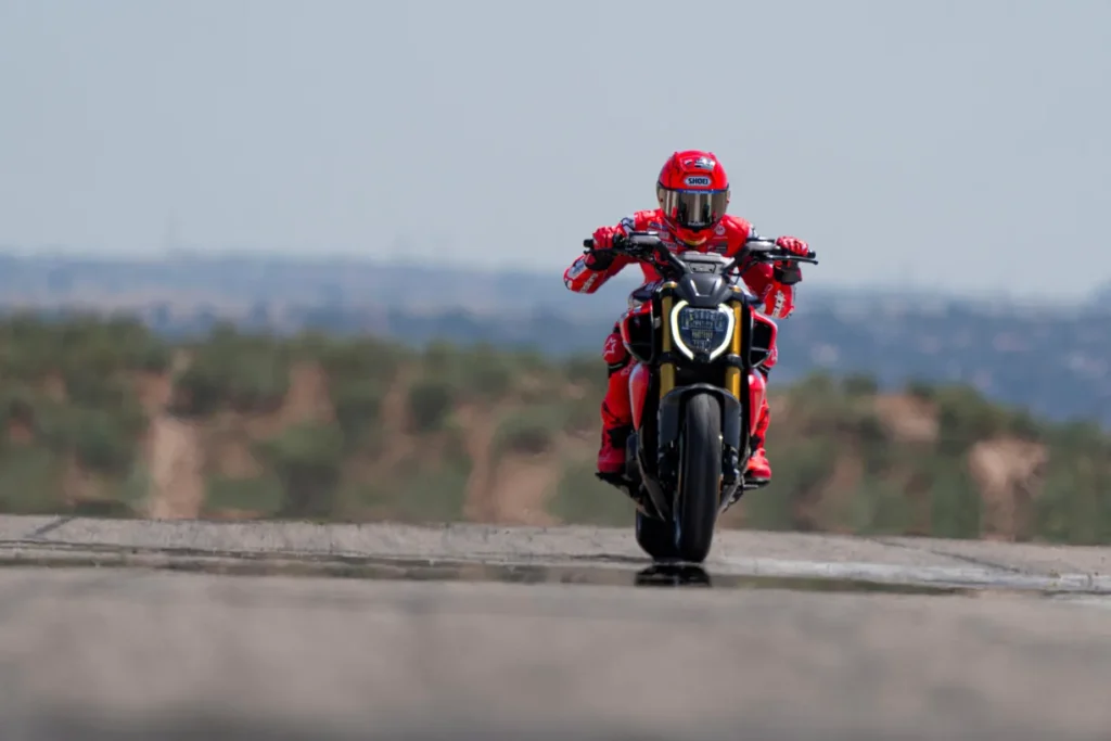 ducati diavel v4 rs 2026 le muscle cruiser qui passe de 0 à 100 kmh en 2,5 secondes 29