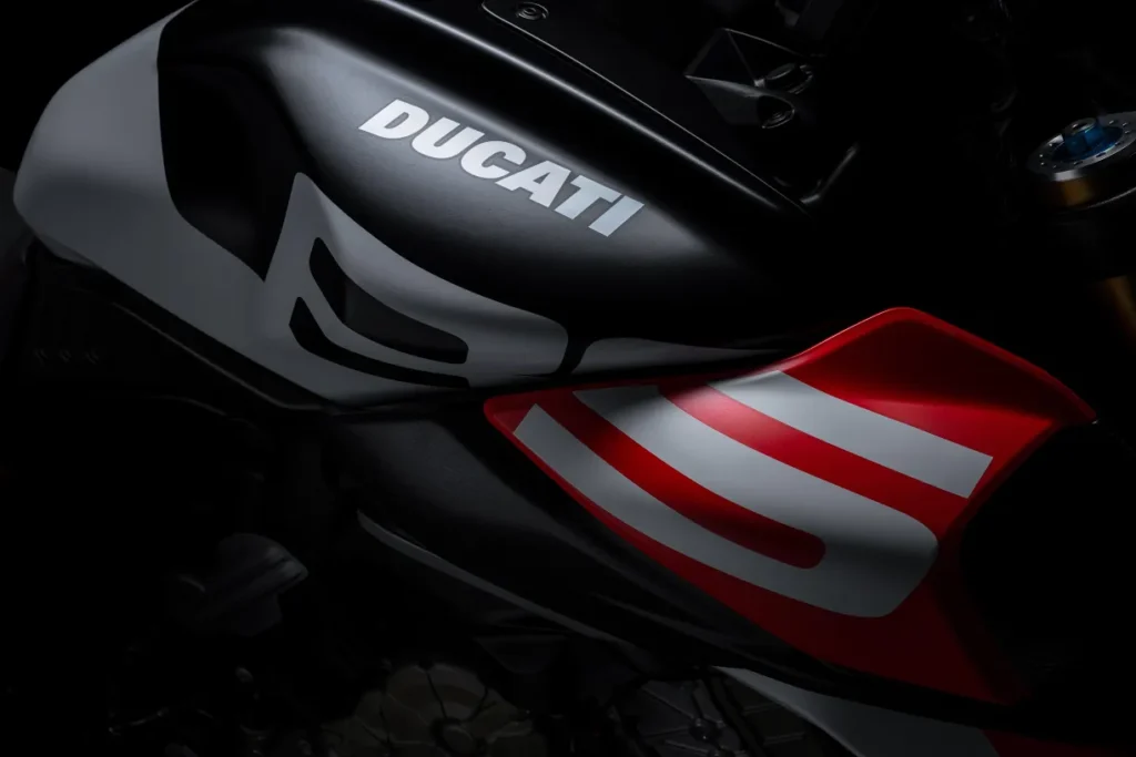 ducati diavel v4 rs 2026 le muscle cruiser qui passe de 0 à 100 kmh en 2,5 secondes 34