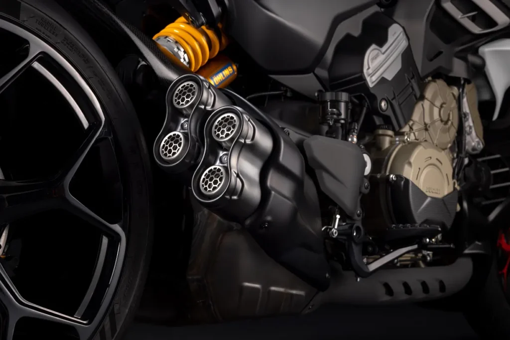 ducati diavel v4 rs 2026 le muscle cruiser qui passe de 0 à 100 kmh en 2,5 secondes 35