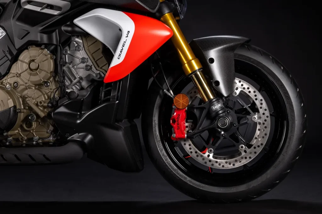 ducati diavel v4 rs 2026 le muscle cruiser qui passe de 0 à 100 kmh en 2,5 secondes 38