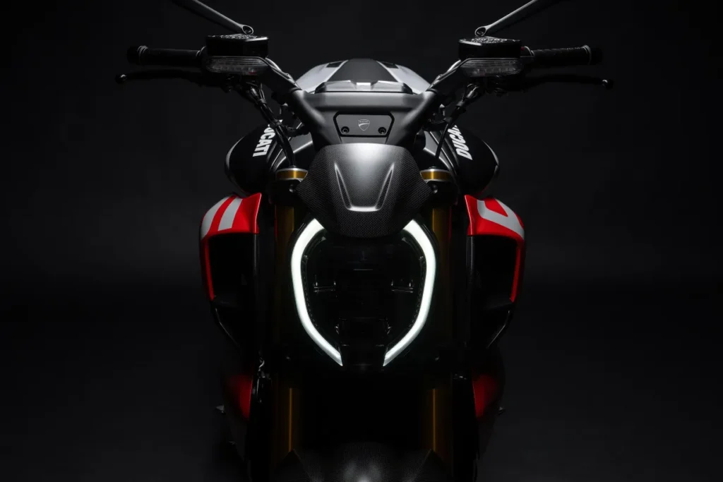 ducati diavel v4 rs 2026 le muscle cruiser qui passe de 0 à 100 kmh en 2,5 secondes 43
