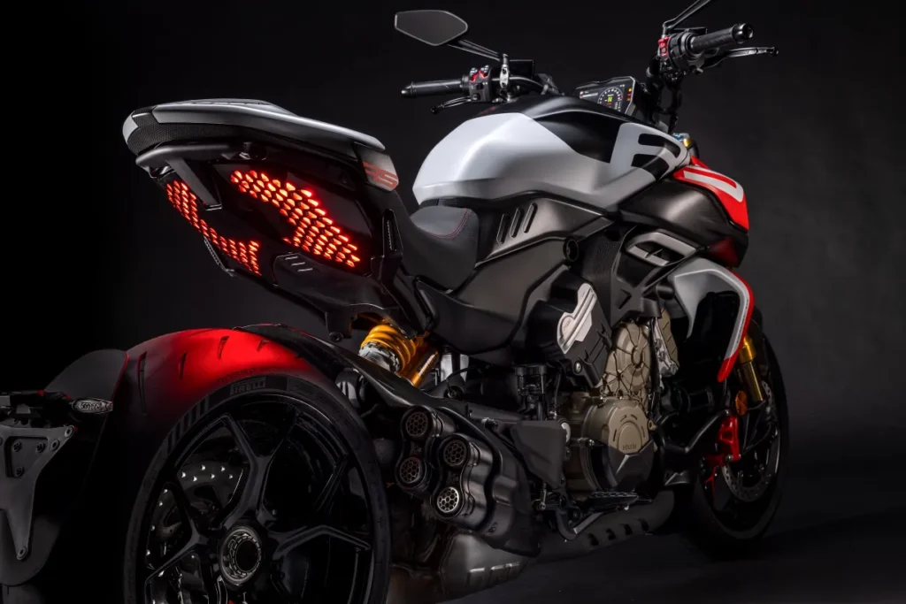 ducati diavel v4 rs 2026 le muscle cruiser qui passe de 0 à 100 kmh en 2,5 secondes 45