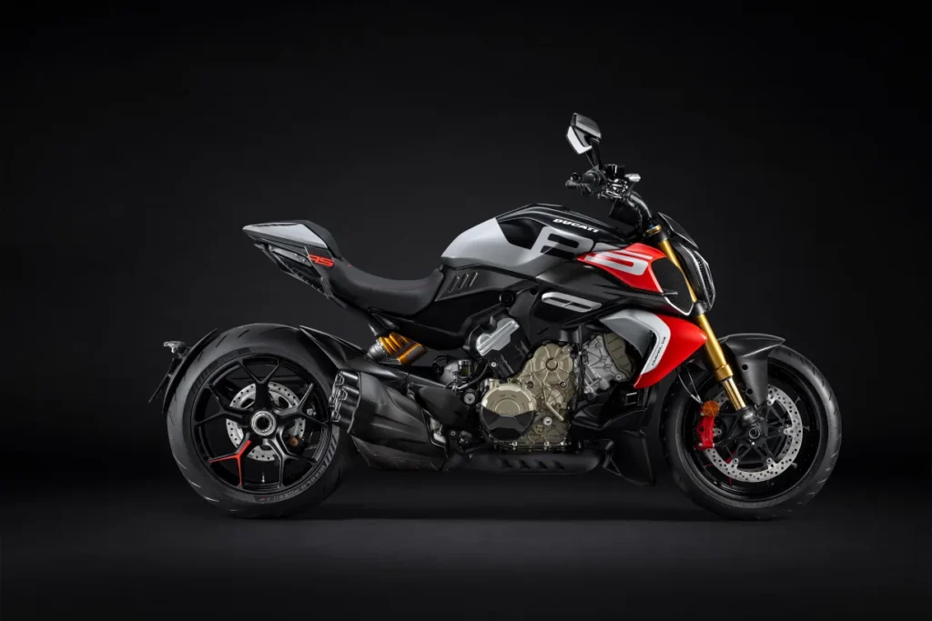 ducati diavel v4 rs 2026 le muscle cruiser qui passe de 0 à 100 kmh en 2,5 secondes 47