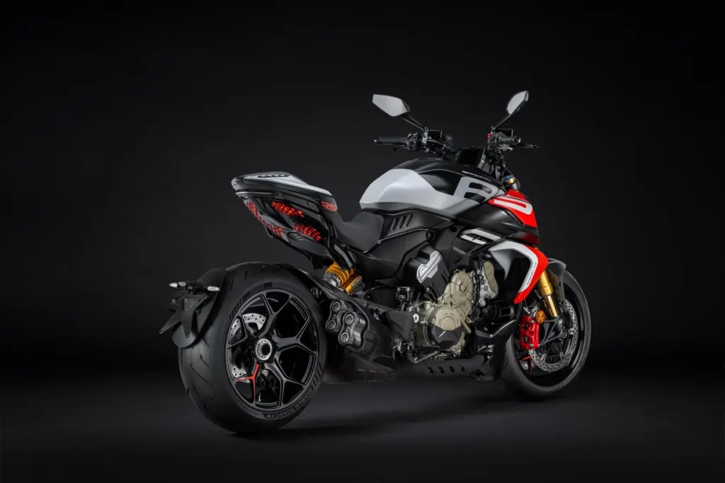 ducati diavel v4 rs 2026 le muscle cruiser qui passe de 0 à 100 kmh en 2,5 secondes 51