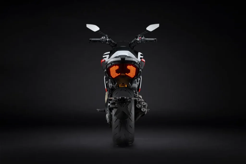 ducati diavel v4 rs 2026 le muscle cruiser qui passe de 0 à 100 kmh en 2,5 secondes 54