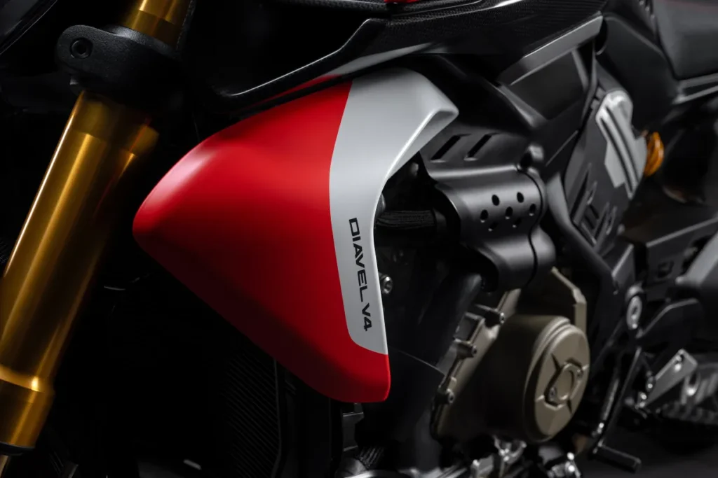 ducati diavel v4 rs 2026 le muscle cruiser qui passe de 0 à 100 kmh en 2,5 secondes 56