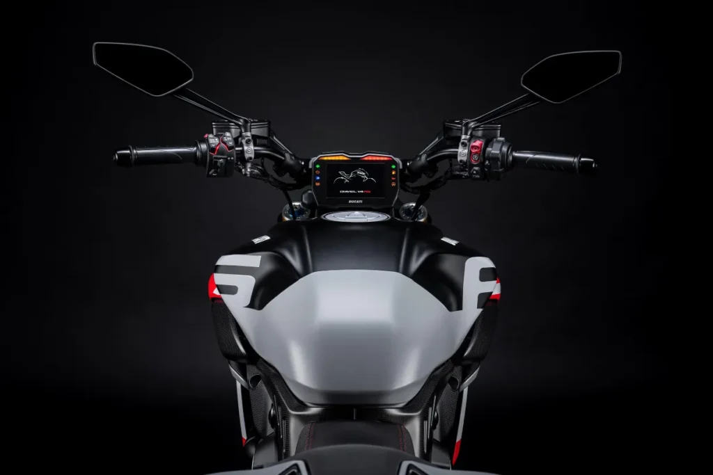ducati diavel v4 rs 2026 le muscle cruiser qui passe de 0 à 100 kmh en 2,5 secondes 57