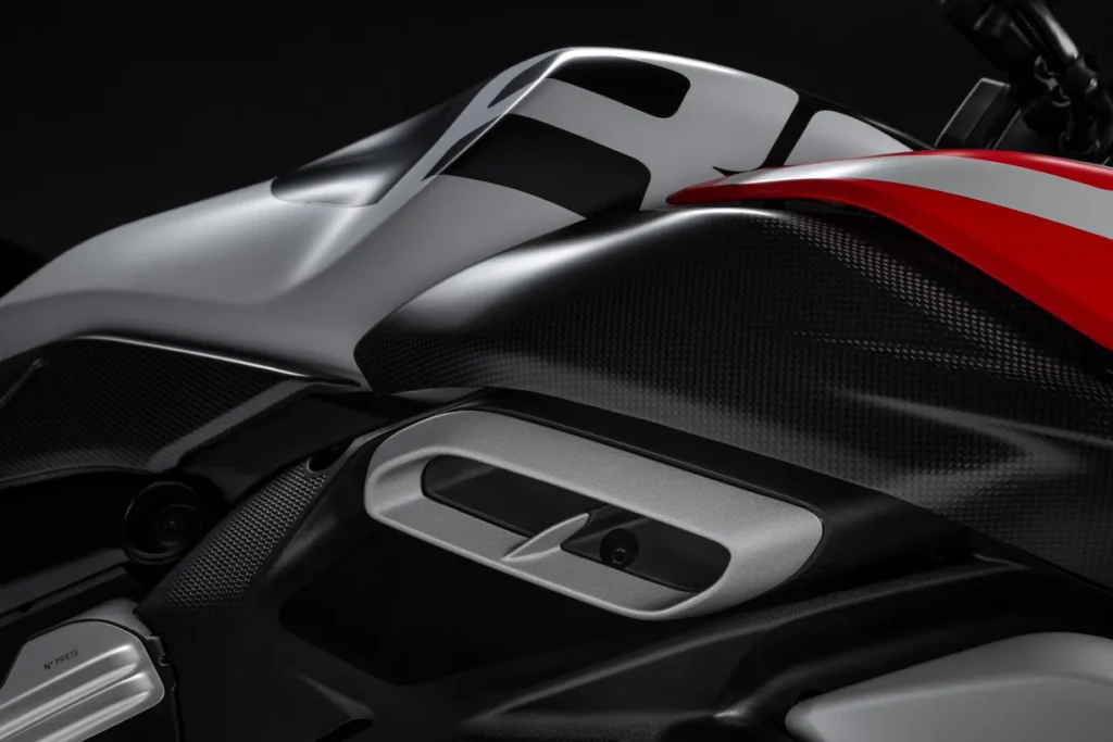 ducati diavel v4 rs 2026 le muscle cruiser qui passe de 0 à 100 kmh en 2,5 secondes 62