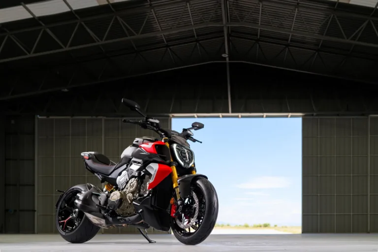 ducati diavel v4 rs 2026 le muscle cruiser qui passe de 0 à 100 kmh en 2,5 secondes