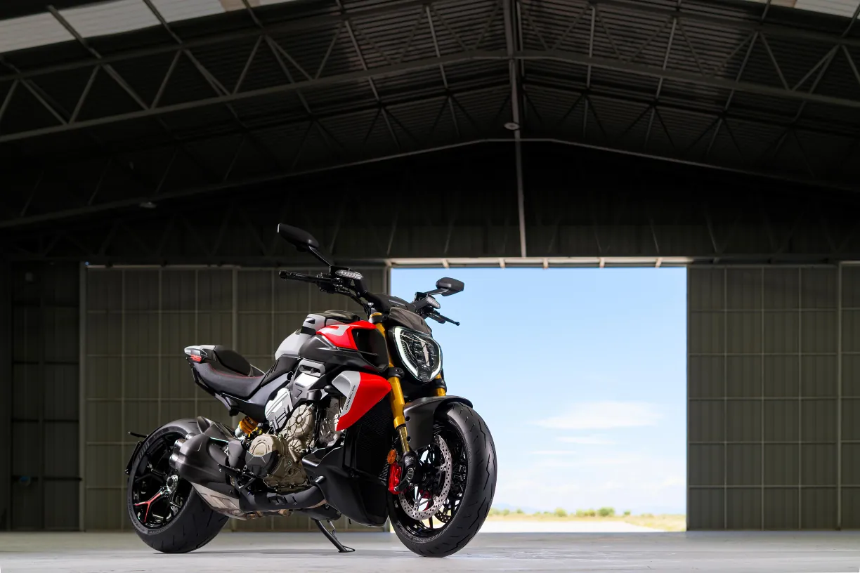 ducati diavel v4 rs 2026 le muscle cruiser qui passe de 0 à 100 kmh en 2,5 secondes