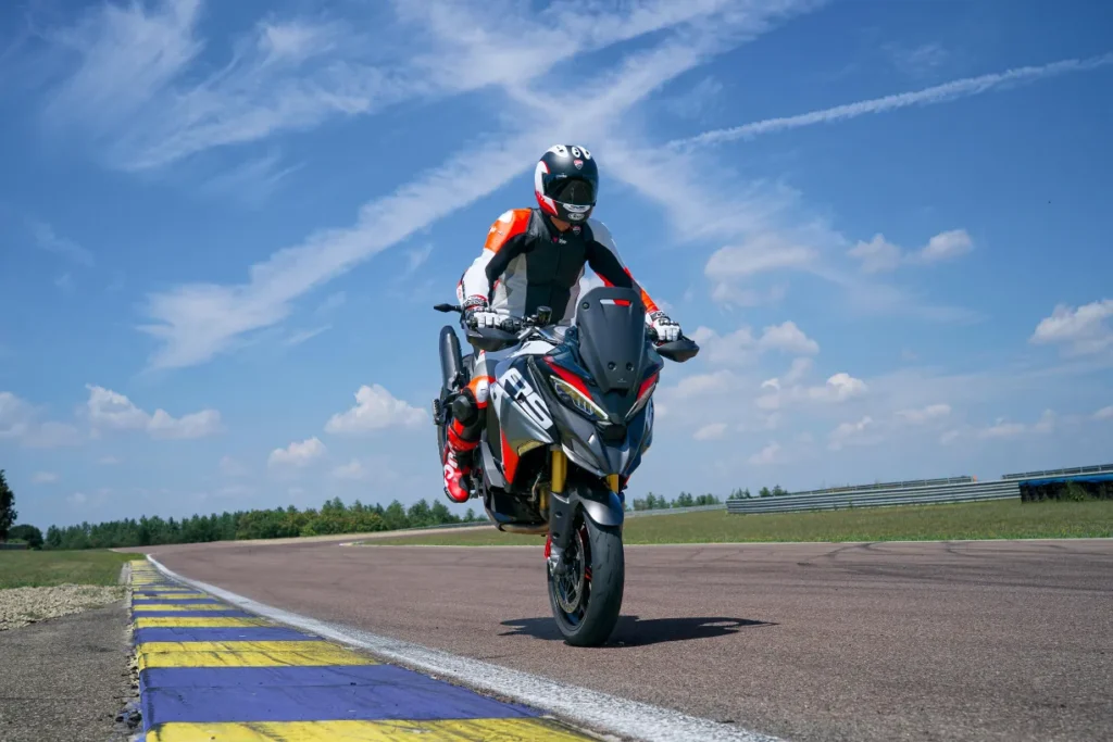 ducati multistrada v4 rs 2026 la sportive d’aventure qui s’inspire de motogp 12