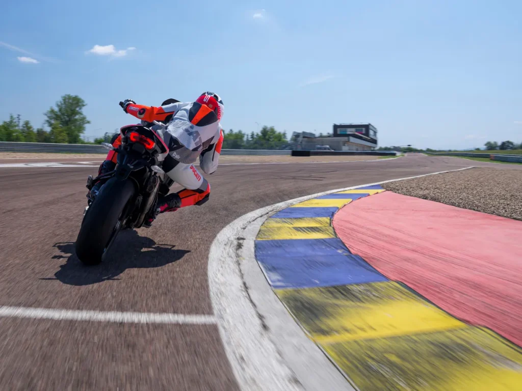 ducati multistrada v4 rs 2026 la sportive d’aventure qui s’inspire de motogp 5