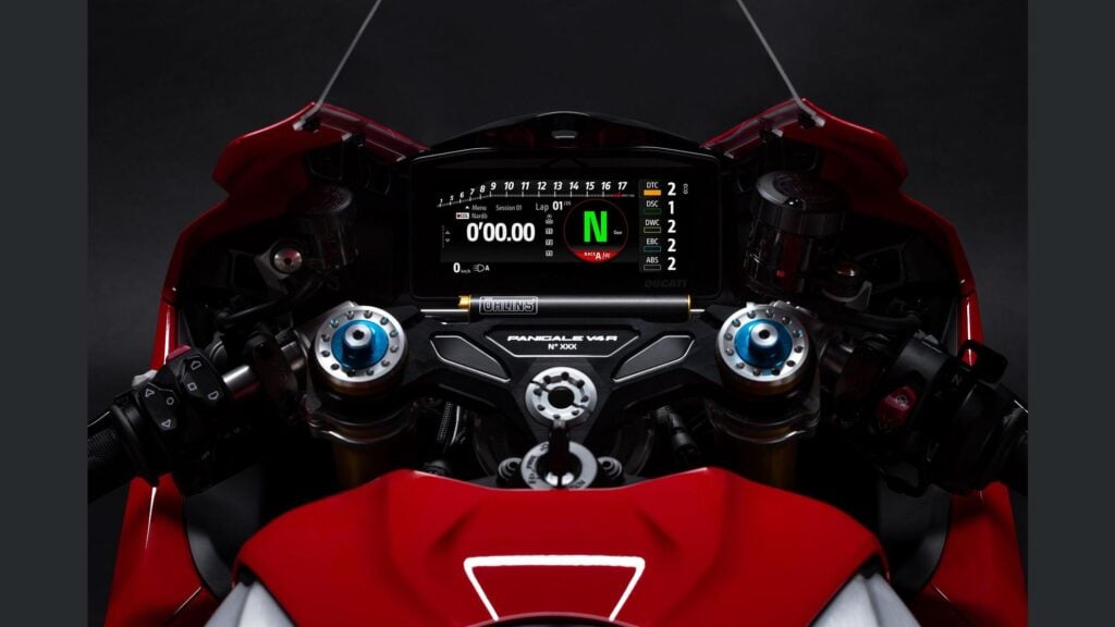 ducati panigale v4 r 2026, la sportive de rêve qui enflamme les passionnés avec ses 239 chevaux et une vitesse de plus de 330 kmh 12