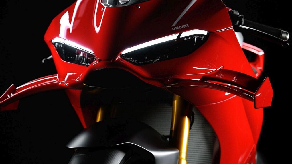 ducati panigale v4 r 2026, la sportive de rêve qui enflamme les passionnés avec ses 239 chevaux et une vitesse de plus de 330 kmh 13