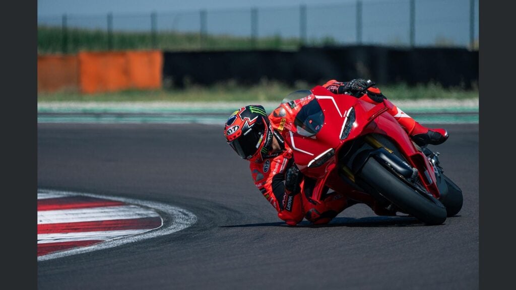 ducati panigale v4 r 2026, la sportive de rêve qui enflamme les passionnés avec ses 239 chevaux et une vitesse de plus de 330 kmh 15