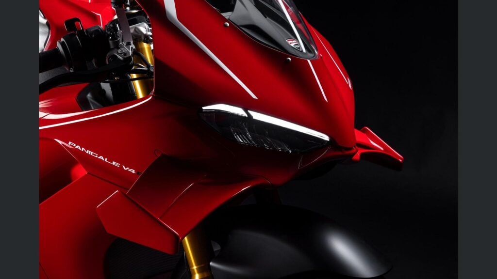 ducati panigale v4 r 2026, la sportive de rêve qui enflamme les passionnés avec ses 239 chevaux et une vitesse de plus de 330 kmh 17