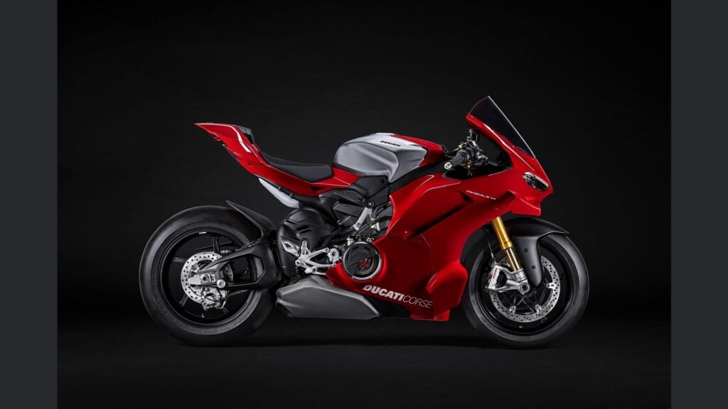 ducati panigale v4 r 2026, la sportive de rêve qui enflamme les passionnés avec ses 239 chevaux et une vitesse de plus de 330 kmh 19