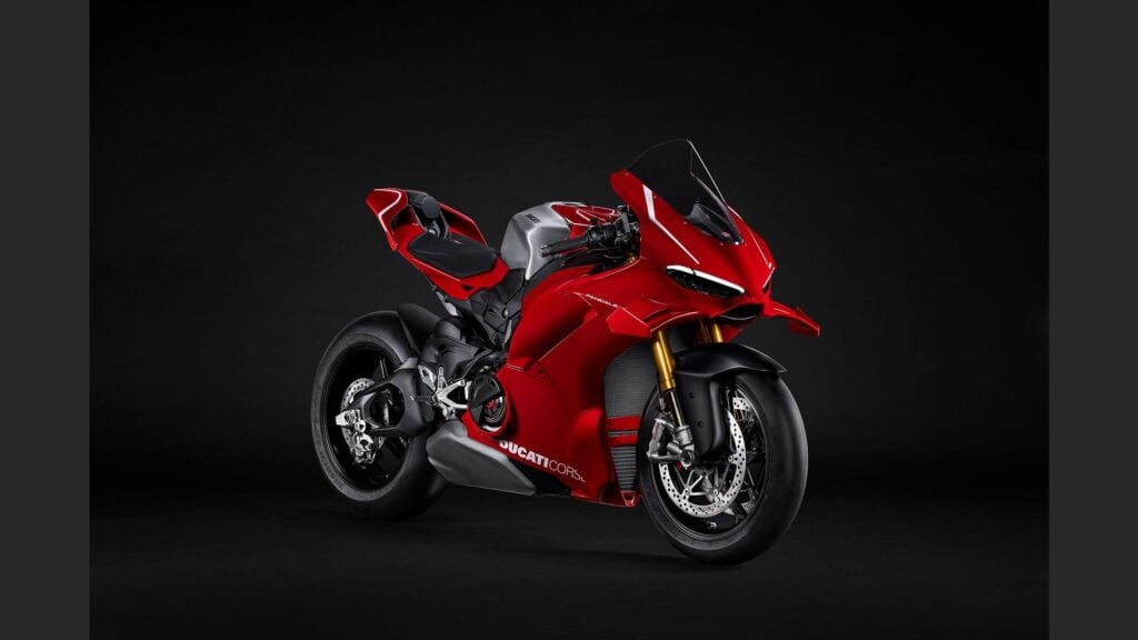 ducati panigale v4 r 2026, la sportive de rêve qui enflamme les passionnés avec ses 239 chevaux et une vitesse de plus de 330 kmh 25