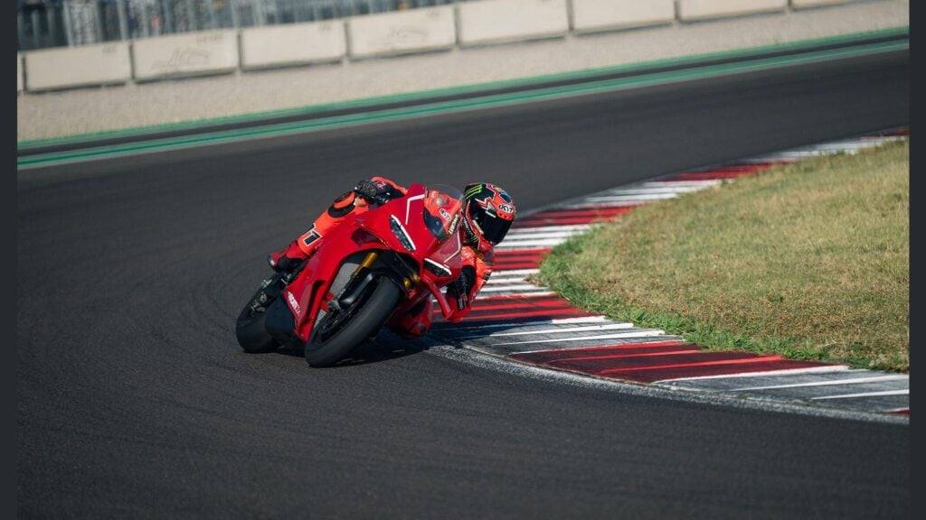 ducati panigale v4 r 2026, la sportive de rêve qui enflamme les passionnés avec ses 239 chevaux et une vitesse de plus de 330 kmh 28
