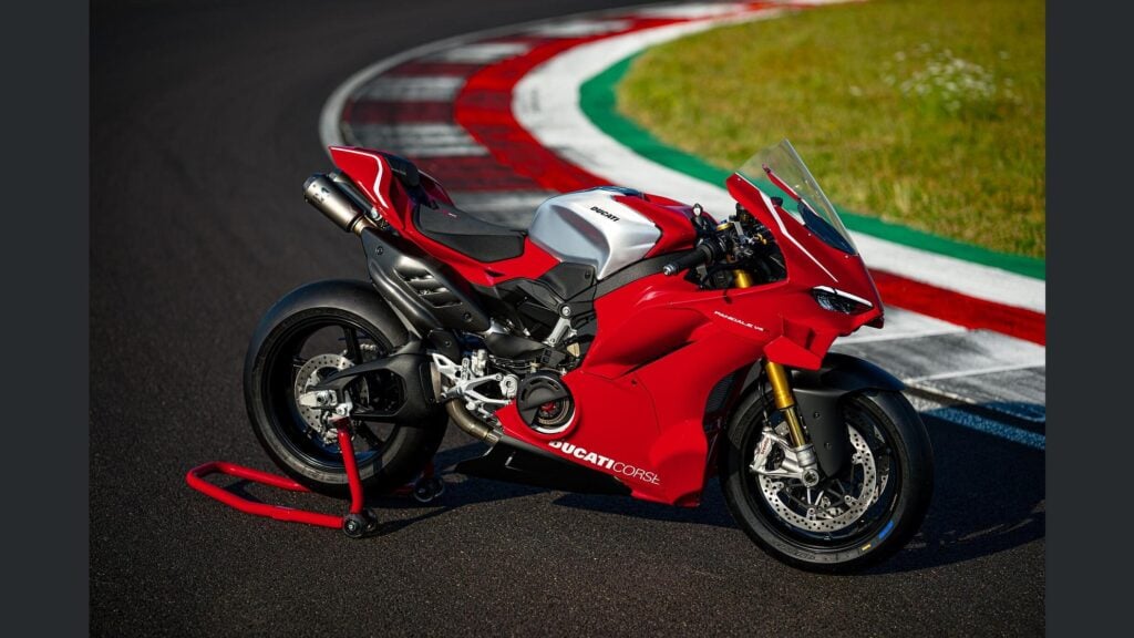 ducati panigale v4 r 2026, la sportive de rêve qui enflamme les passionnés avec ses 239 chevaux et une vitesse de plus de 330 kmh 29