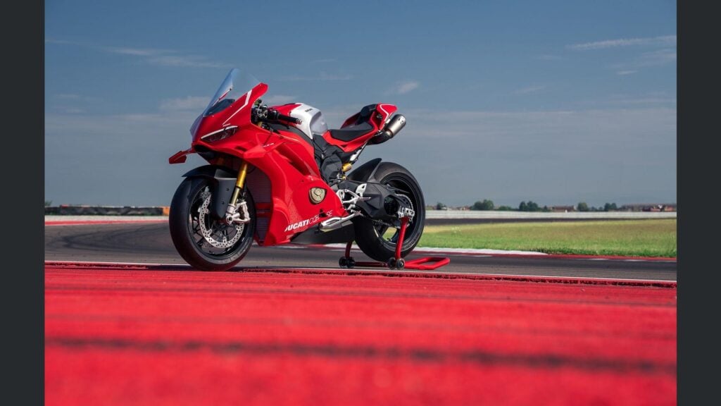 ducati panigale v4 r 2026, la sportive de rêve qui enflamme les passionnés avec ses 239 chevaux et une vitesse de plus de 330 kmh 31