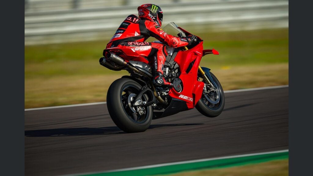 ducati panigale v4 r 2026, la sportive de rêve qui enflamme les passionnés avec ses 239 chevaux et une vitesse de plus de 330 kmh 42