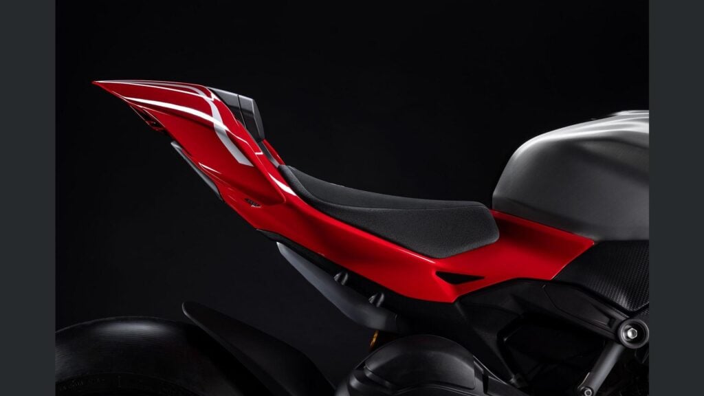 ducati panigale v4 r 2026, la sportive de rêve qui enflamme les passionnés avec ses 239 chevaux et une vitesse de plus de 330 kmh 43