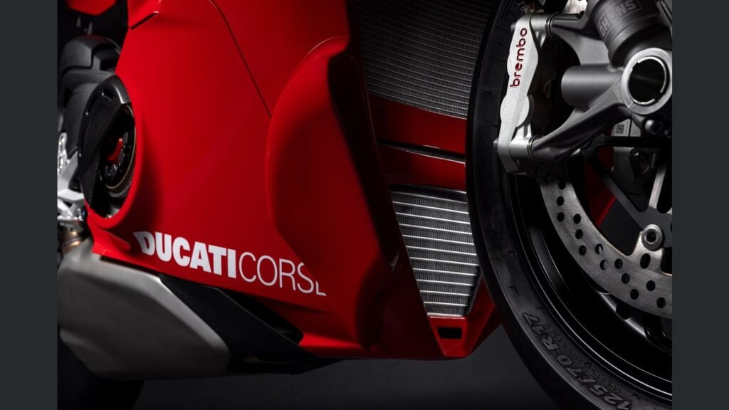 ducati panigale v4 r 2026, la sportive de rêve qui enflamme les passionnés avec ses 239 chevaux et une vitesse de plus de 330 kmh 47
