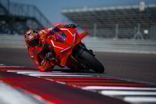 ducati panigale v4 r 2026, la sportive de rêve qui enflamme les passionnés avec ses 239 chevaux et une vitesse de plus de 330 kmh 9
