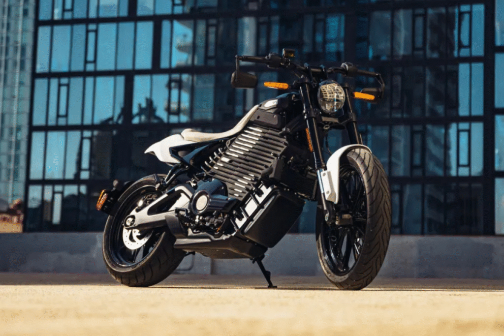 harley davidson pourrait renier son adn thermique pour séduire une nouvelle génération avec cette mystérieuse moto électrique repérée dans les dépôts officiels