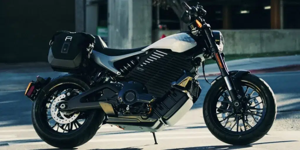 harley davidson pourrait renier son adn thermique pour séduire une nouvelle génération avec cette mystérieuse moto électrique repérée dans les dépôts officiels 2