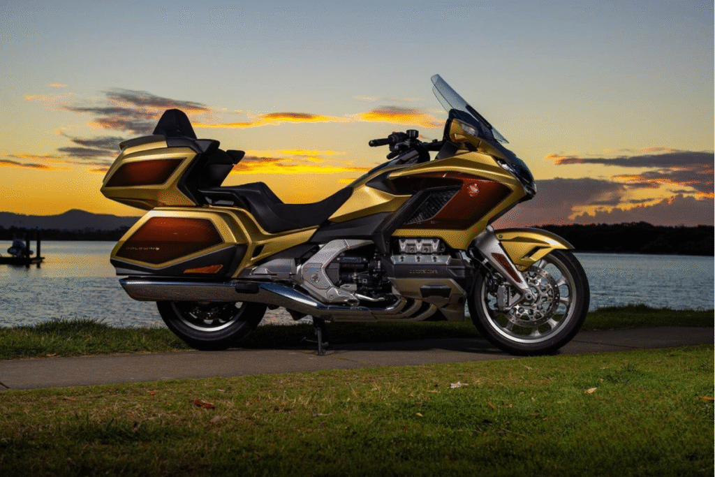 honda dévoile la moto la plus confortable du monde, un monstre de route si abouti que certains la surnomme la rolls des deux roues 1