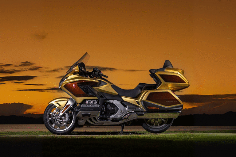 honda dévoile la moto la plus confortable du monde, un monstre de route si abouti que certains la surnomme la rolls des deux roues