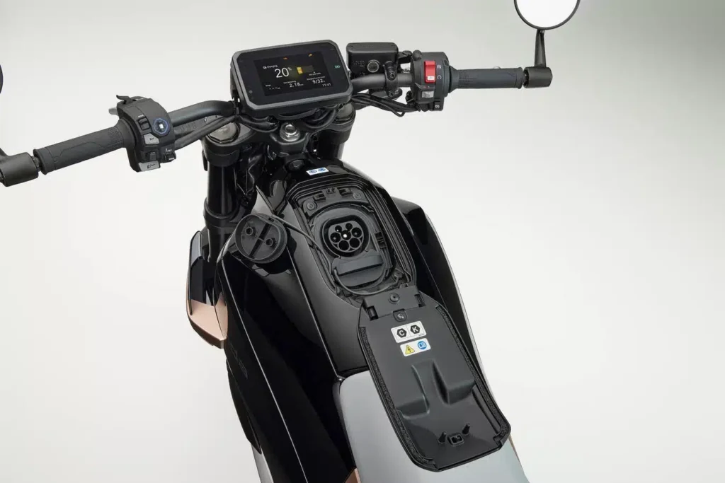 honda dévoile une moto qui roule toute seule plus besoin de pilote pour cette machine futuriste 6