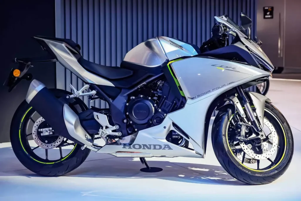 honda présente ses cb500 super four et cbr500r four et surprend les motards au salon de chongqing 1