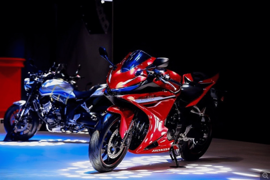 honda présente ses cb500 super four et cbr500r four et surprend les motards au salon de chongqing 10