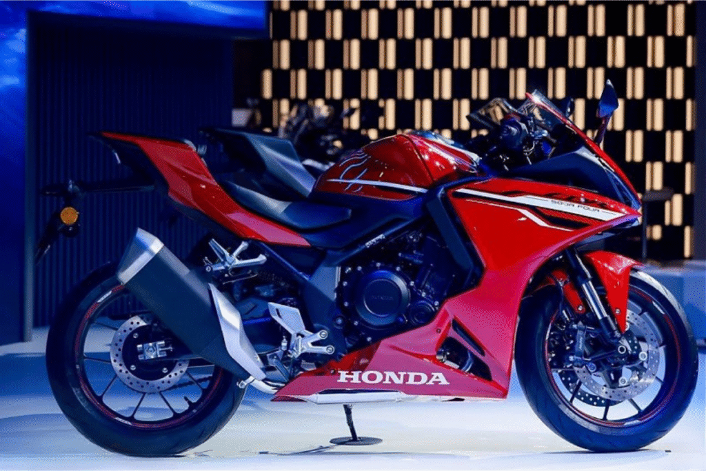 honda présente ses cb500 super four et cbr500r four et surprend les motards au salon de chongqing 11