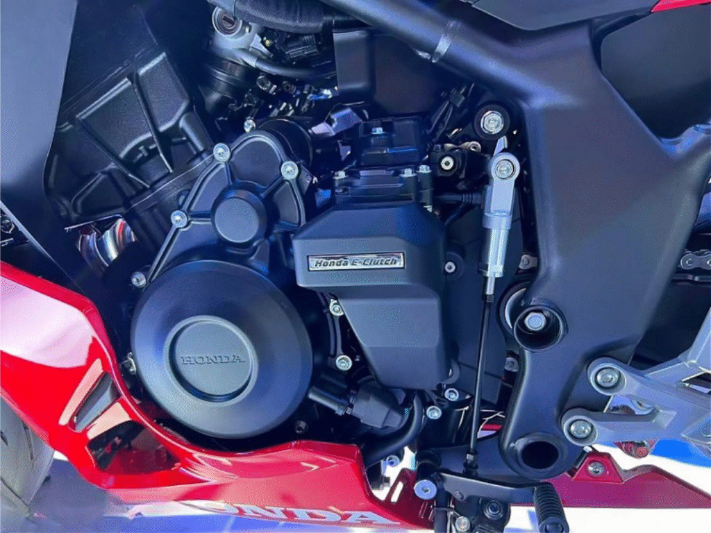 honda présente ses cb500 super four et cbr500r four et surprend les motards au salon de chongqing 15