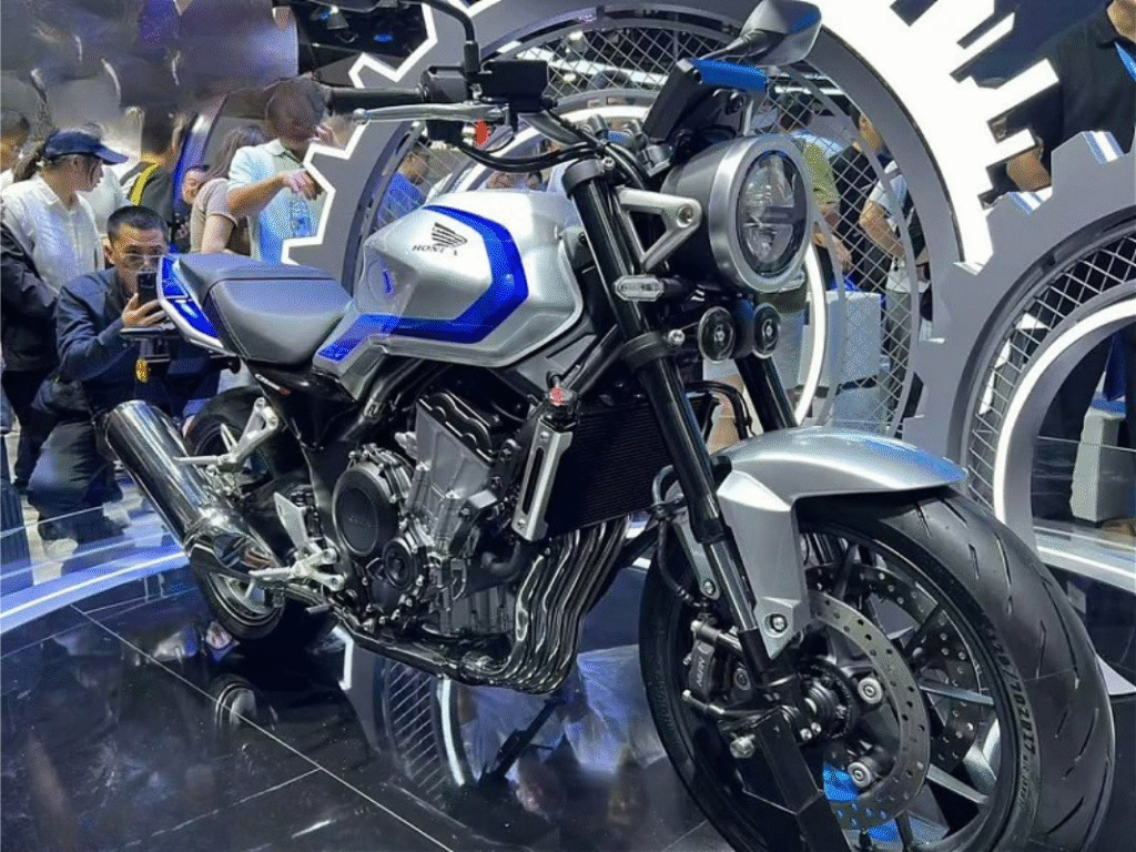 honda présente ses cb500 super four et cbr500r four et surprend les motards au salon de chongqing 16