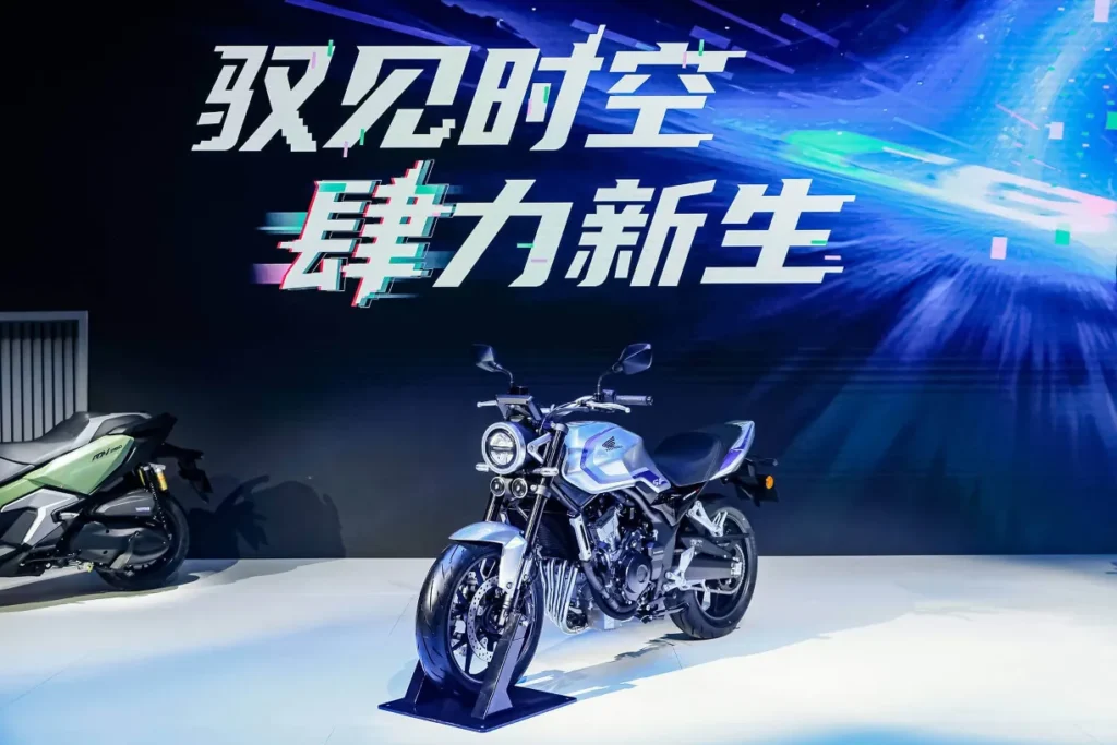 honda présente ses cb500 super four et cbr500r four et surprend les motards au salon de chongqing 2