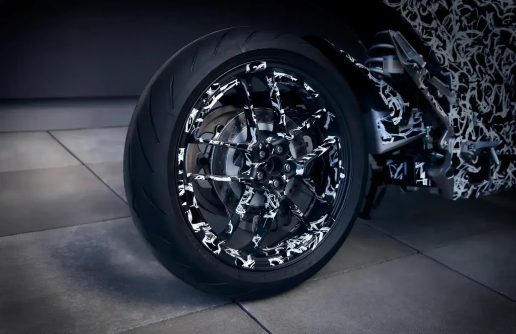 honda réivente totalement le concept de moto avec l'ev fun qu'on peut voir rouler dans cette vidéo 1