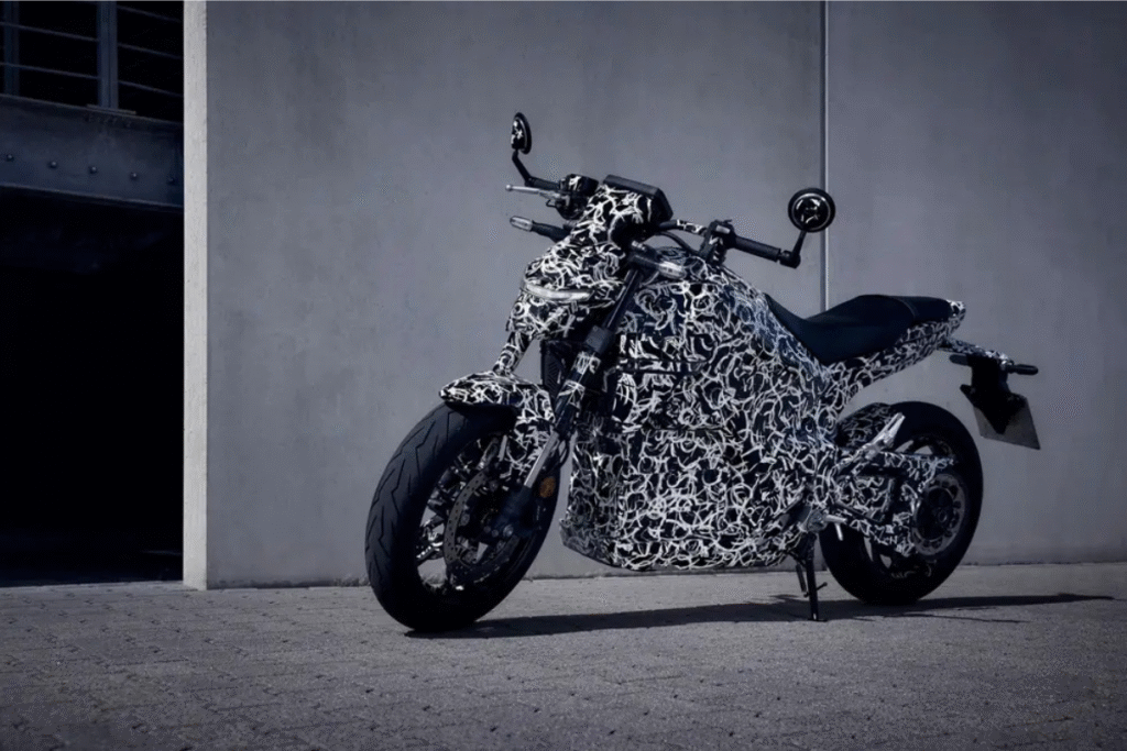 honda réivente totalement le concept de moto avec l'ev fun qu'on peut voir rouler dans cette vidéo
