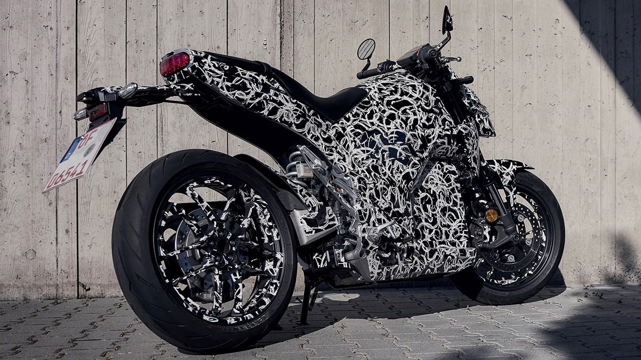 honda réivente totalement le concept de moto avec l'ev fun qu'on peut voir rouler dans la vidéo suivante