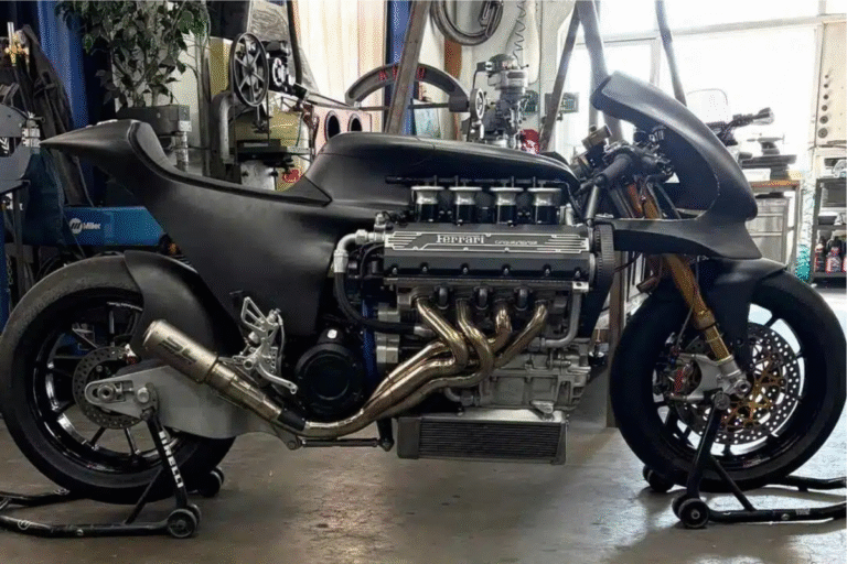 il a greffé un moteur ferrari sur une moto et le résultat est totalement dément
