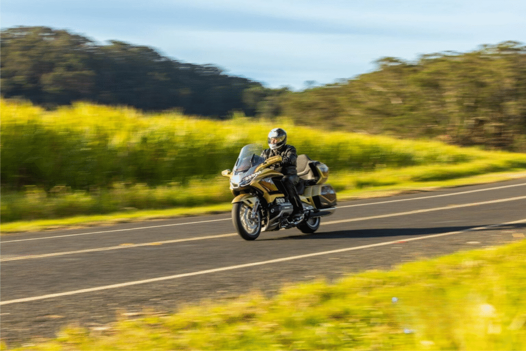 la moto la plus confortable du monde, un monstre de route si abouti que certains la surnomme la rolls des deux roues 13