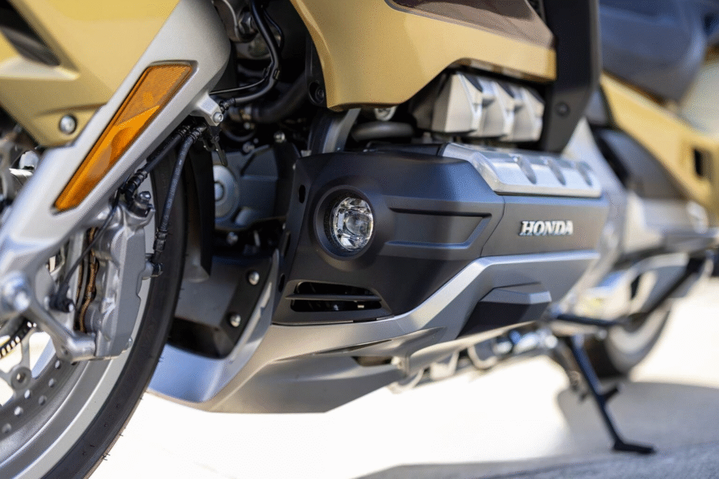la moto la plus confortable du monde, un monstre de route si abouti que certains la surnomme la rolls des deux roues 17
