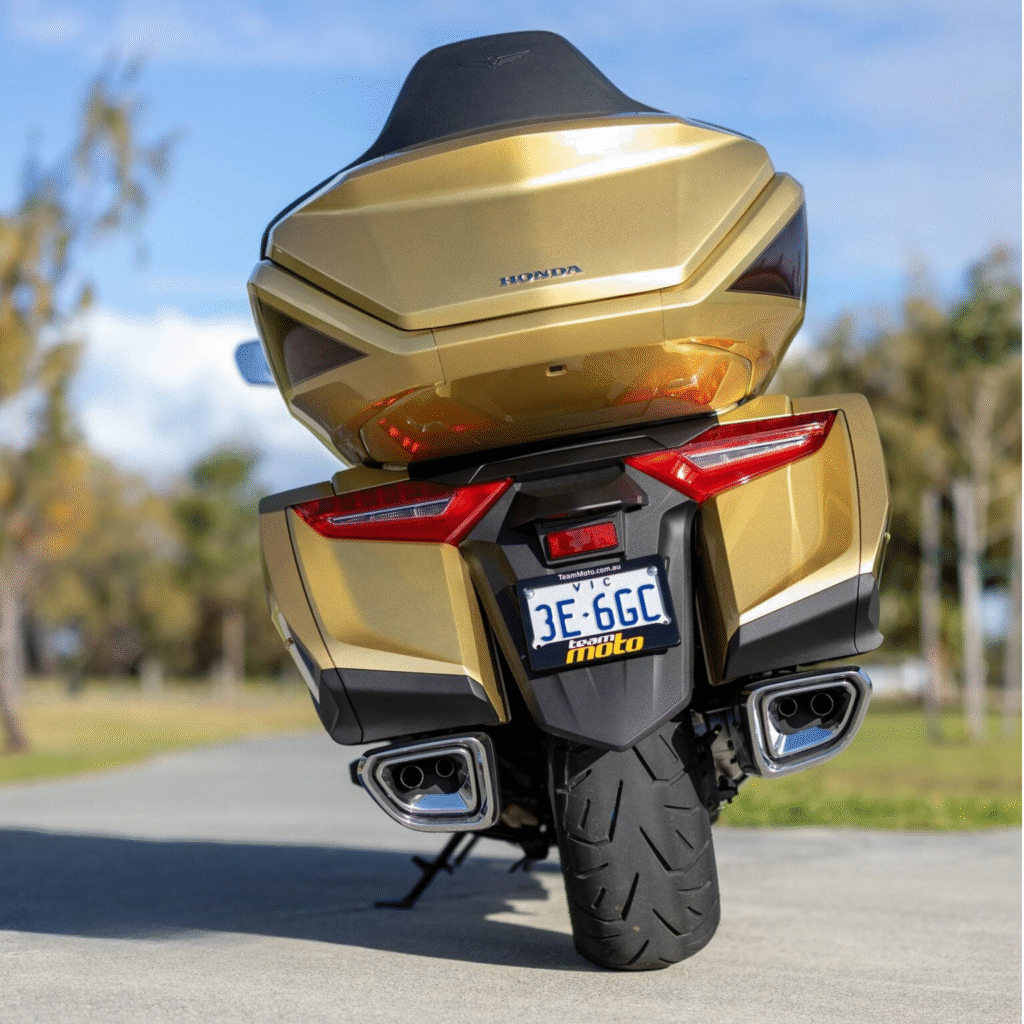 la moto la plus confortable du monde, un monstre de route si abouti que certains la surnomme la rolls des deux roues 18