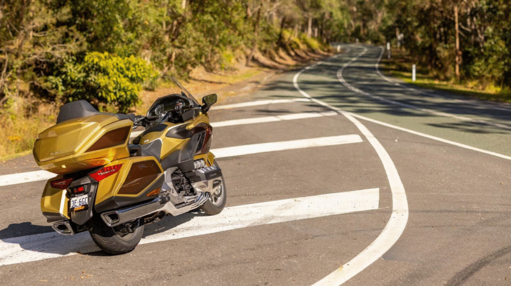 la moto la plus confortable du monde, un monstre de route si abouti que certains la surnomme la rolls des deux roues 22
