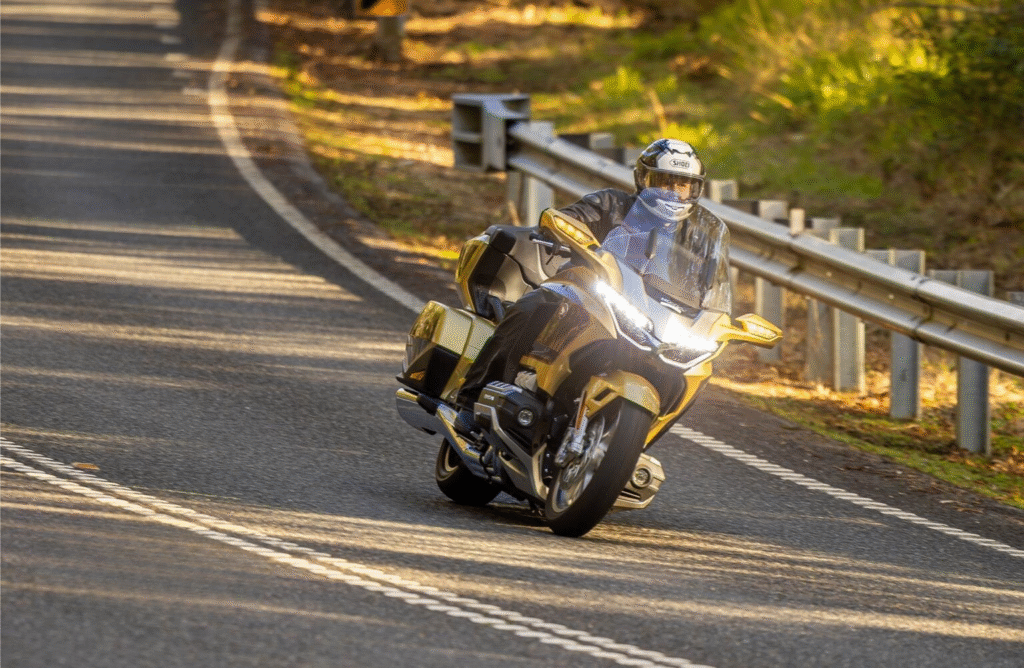 la moto la plus confortable du monde, un monstre de route si abouti que certains la surnomme la rolls des deux roues 9
